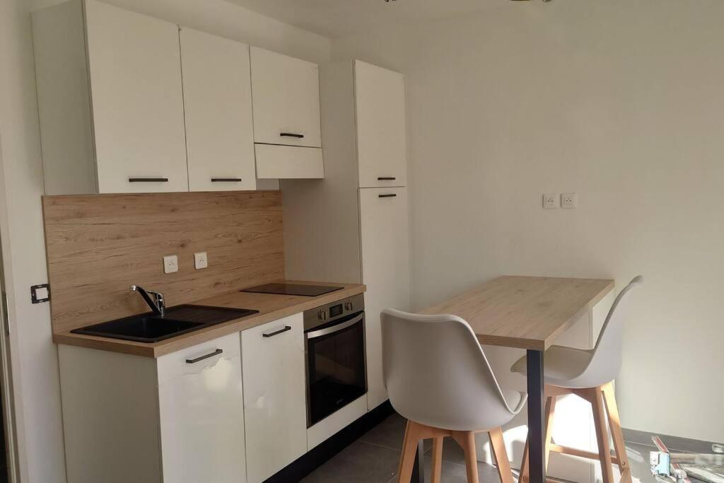 Appartement De La Tour Connaux Экстерьер фото